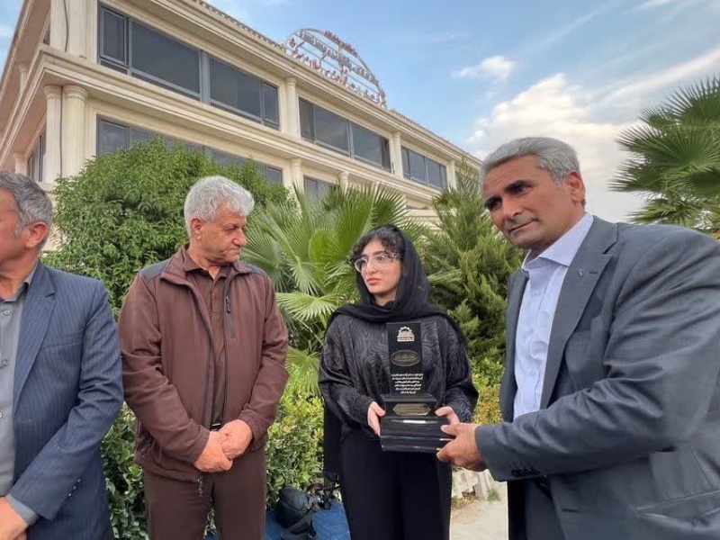 تجلیل از ۳۵ دانشآموز نمونه، چهرههای برتر کنکور و سه معلم نمونه +عکس تجلیل از ۳۵ دانشآموز نمونه، چهرههای برتر کنکور و سه معلم نمونه +عکس
